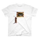 ぎんぺーのしっぽの絵画鑑賞するカワウソ Regular Fit T-Shirt