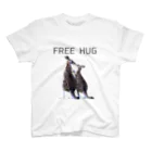 chichi1123のFree Hug カンガルー Regular Fit T-Shirt