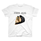 chichi1123のFreeHug おさる Regular Fit T-Shirt