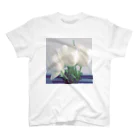 the Waning MoonのWhite tulips  Regular Fit T-Shirt