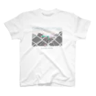 チーカマの夕方のフェンス Regular Fit T-Shirt