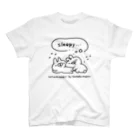 山田まぽんショップのねことうさぎ。スリーピー Regular Fit T-Shirt