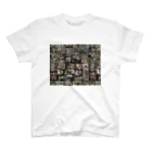 microcosm(マイクロコズム）の人形柄 Regular Fit T-Shirt