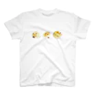 isshiki mayumiのキツネ眠るTシャツ Regular Fit T-Shirt