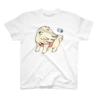 もんとみ | もっちり動物造形作家の強風に立ち向かうポメラニアン（白色） Regular Fit T-Shirt