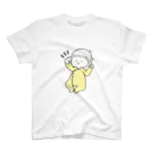 おもちやの手を見つけた赤ちゃん Regular Fit T-Shirt