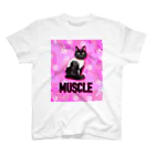 保護猫支援ショップ・パール女将のお宿のマッスルニャンコ　迷彩　カモフラ　ピンク Regular Fit T-Shirt