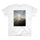 Glowの太陽と海 Regular Fit T-Shirt