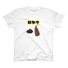 DNS PETの競争中 Regular Fit T-Shirt