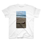 ちび猫の秋の海 Regular Fit T-Shirt