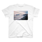 大橋頼(かいじゅうコット)の大橋頼・ミノルタの海 Regular Fit T-Shirt