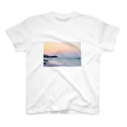 魚を正しくさばくのSunset on the beach Regular Fit T-Shirt