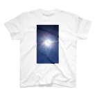 普通に良い店の太陽と飛行機雲 スタンダードTシャツ