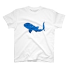 ふとんにおぼれるのジンベエザメ 夏の星座 青 Regular Fit T-Shirt