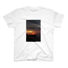 もふもふワールドの夕日 Regular Fit T-Shirt