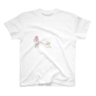 あいてむレインボーの犬と赤ちゃんの散歩 Regular Fit T-Shirt