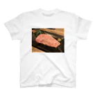 基本的に食べ物の店の焼肉(生肉)霜降り Regular Fit T-Shirt