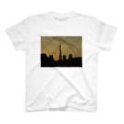 hideackのGaze in awe at the iconic silhouette of Tokyo Tower Regular Fit T-Shirt