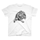 ■マネっぴ■のヒョウモンガメはリクガメです。モノクロ Regular Fit T-Shirt