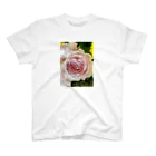 やまと結びの薔薇の中のハート Regular Fit T-Shirt