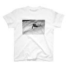 雪イルカの秘密基地　公式の雪イルカのスキーヤー Regular Fit T-Shirt