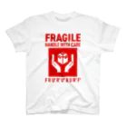 レンダリングレンジャーのFRAGILE(ルービックキューブ大切に運ぶ) スタンダードTシャツ