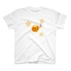 琥珀色に咲く花のパスタくん Regular Fit T-Shirt