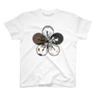 梅咲イラストワークの眠り猫の花紋（背景なし） Regular Fit T-Shirt