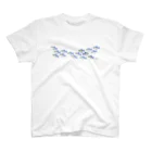 Astrio SUZURI店の魚の群れ カスミアジ スタンダードTシャツ