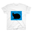 白旗の黒猫（青） Regular Fit T-Shirt