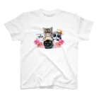 SANKAKU DESIGN STOREの仲良し！ぺちゃかわ猫ちゃんたちのバカンス。 Regular Fit T-Shirt