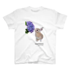 j8ie de vivre♪のうさぎと花　初めて紫陽花と出会ったうさぎ スタンダードTシャツ