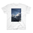 sumidagawaの夏空や厚い雲ばかりでござるよ スタンダードTシャツ