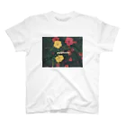 ぴぴぴ わーくすの赤と黄色のお花のTシャツ スタンダードTシャツ