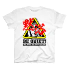SAUNA JUNKIES | サウナジャンキーズのBE QUIET!(WHITE) Regular Fit T-Shirt