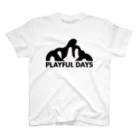 PLAYFUL DAYSの【PLAYFUL DAYS】タコの山 ロゴTシャツ Regular Fit T-Shirt