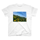 Syukisyukiのマリーゴールドの花畑 スタンダードTシャツ