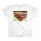 JUNK FOOD VENDORのベーコンエッグサンドイッチ Regular Fit T-Shirt