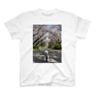 サニーSunny 犬グッズショップのサニーと桜 Regular Fit T-Shirt