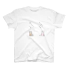 黒猫と風船のでっぷりうさぎとぽっちゃりくま Regular Fit T-Shirt