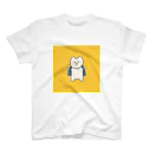 岩と猫の肩にロープをかけた猫ちゃん（黄）Tシャツ Regular Fit T-Shirt