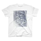 精霊電設の雪深い山道 Regular Fit T-Shirt