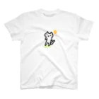 たまねこの目を見開いた猫 Regular Fit T-Shirt