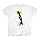 LalaHangeulの　風に吹かれるイワトビペンギンさん(文字無しバージョン Regular Fit T-Shirt