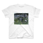 源内コンセプションの【水彩】自転車がある風景　ロンドンの街角 Regular Fit T-Shirt