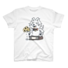 イラスト MONYAAT のねことネズミと例のチーズB Regular Fit T-Shirt