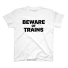 CIPANGOの【ロードサイン】BEWARE OF TRAINS（フロントプリント） Regular Fit T-Shirt