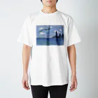  二階堂響輔の絵画「竜と塔と湖」 スタンダードTシャツ