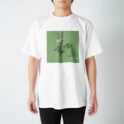 【全盲の絵描き】オバケのタムタムの【全盲の画家】エンレイソウ Regular Fit T-Shirt