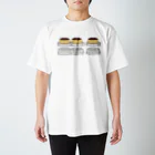 てらおか現象のプッチンプリンをプルプルさせるマシンパワーアップバージョンのプレゼンテーション Regular Fit T-Shirt